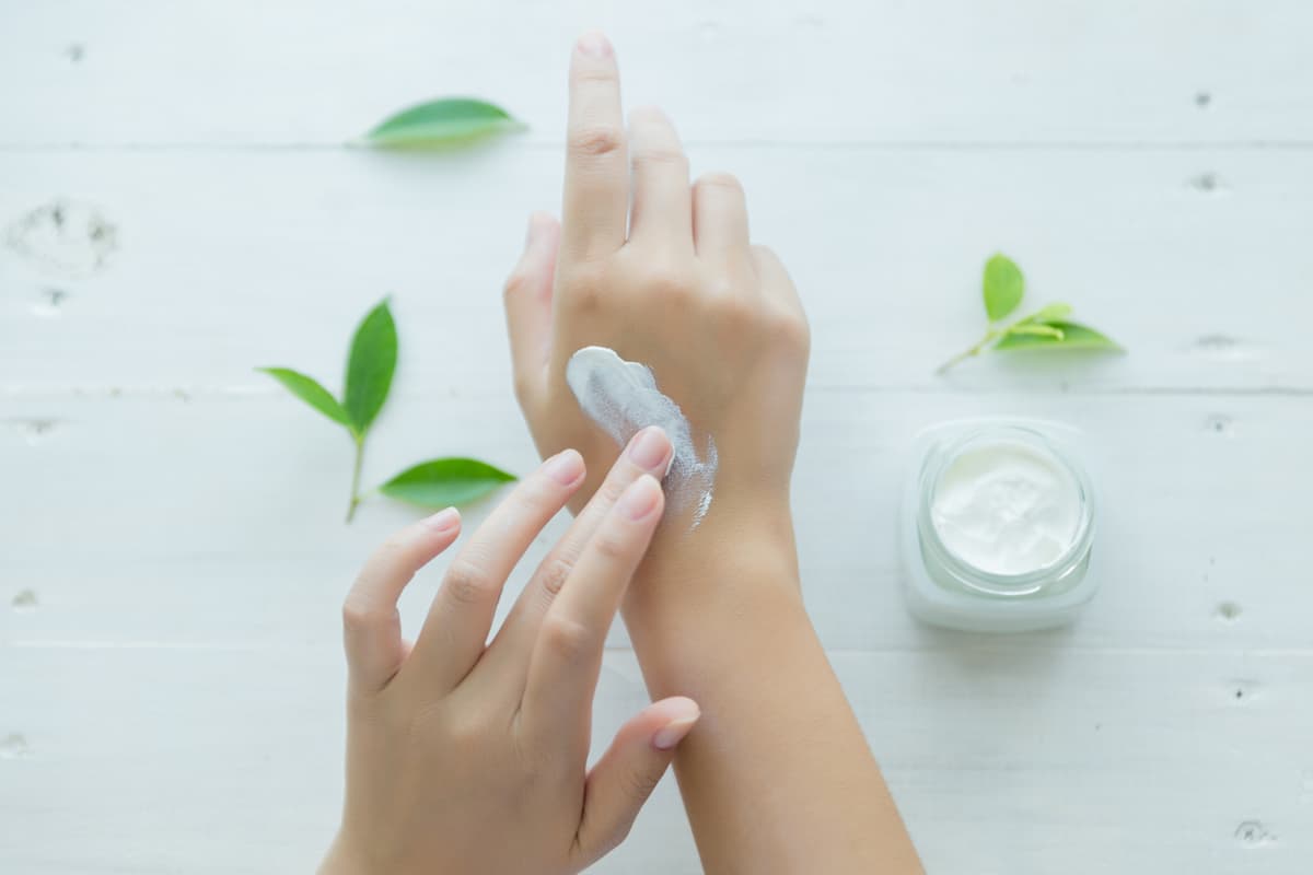 The-effects-of-pollution-on-our-skin-summecosmetics-UK-de-pollution opti